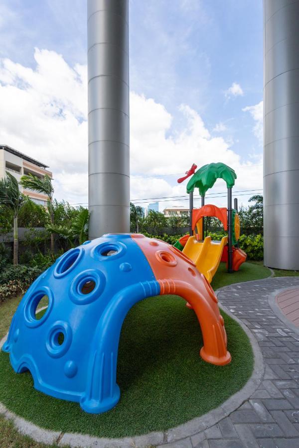 Lush Residences Makati Makati City Екстериор снимка