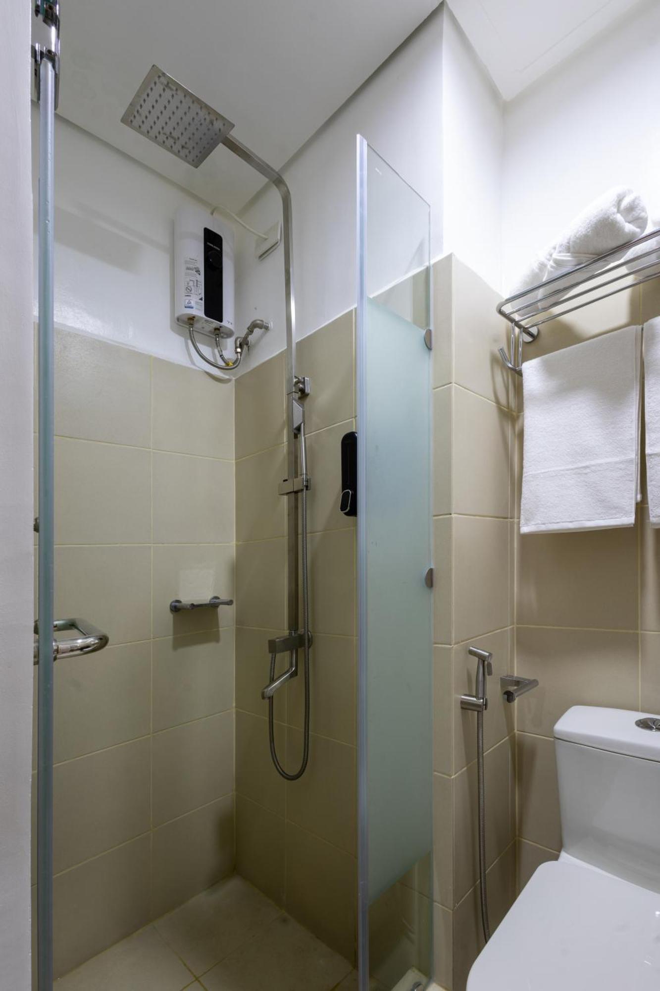 Lush Residences Makati Makati City Екстериор снимка